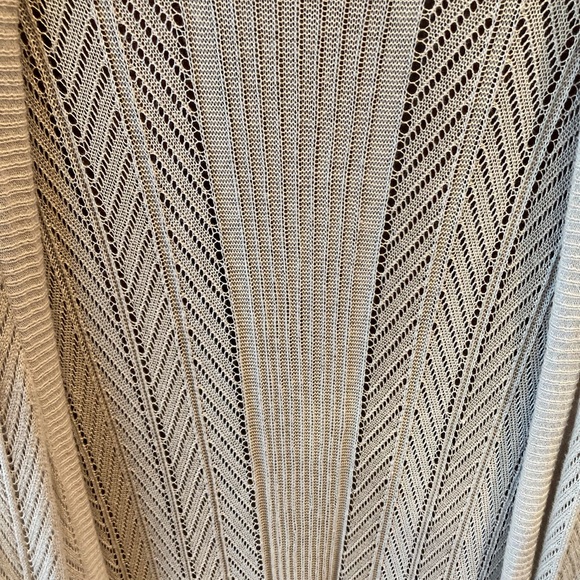 Light tan duster, size Medium.  Beautiful! - Picture 3 of 4